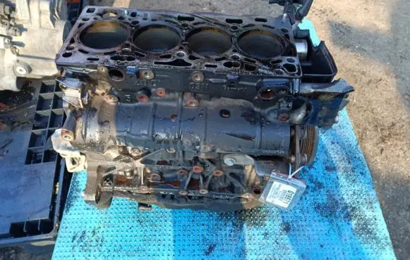 Volkswagen PASSAT CC Engine block 