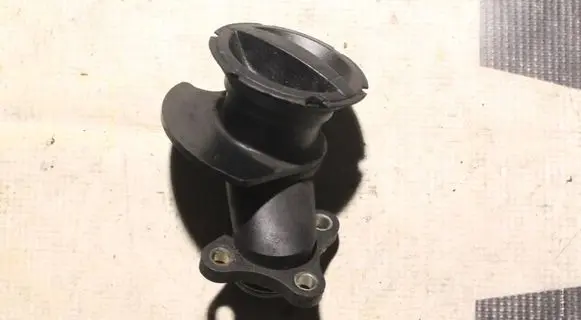 Volvo S60 Oil fill pipe 31330189