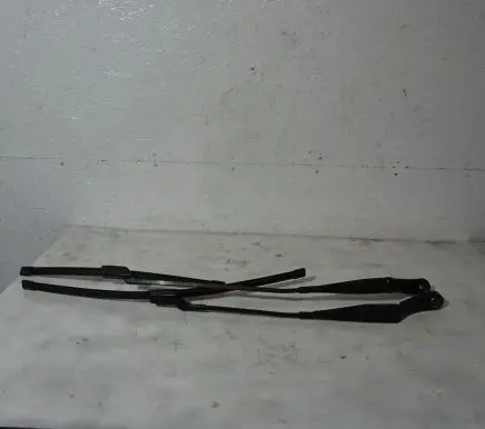 Peugeot 308 Front wiper blade arm 9677256180
