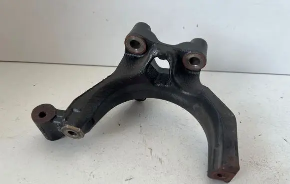 Skoda Superb B8 (3V) Engine mounting bracket 04l425