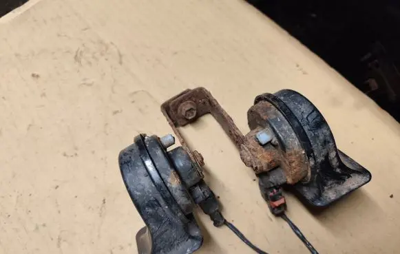 Jeep Cherokee XJ Horn signal