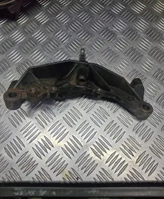 Opel Vivaro Gearbox mounting bracket 8200404278