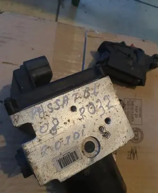 Volkswagen PASSAT B6 ABS Pump 3C0614095M 15747702 15747502B