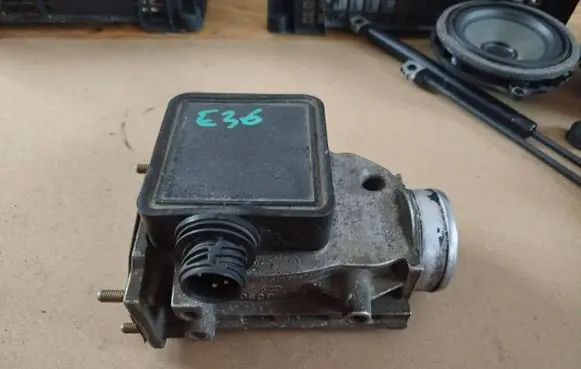 BMW 3 E36 Mass air flow meter 0280200204 17346519