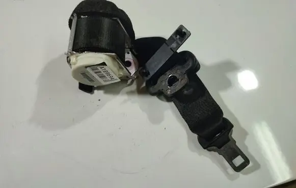 Ford Galaxy Middle seatbelt (rear) 88027811
