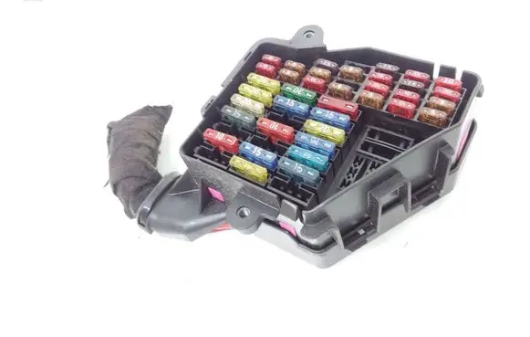 Audi A3 S3 8L Fuse module 8D1941824