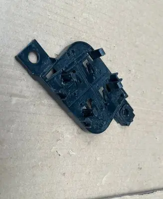 Volkswagen Polo V 6R Rear glass lock/latch E510 2Q0907816