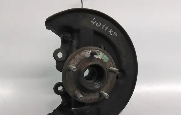 Ford Focus Front wheel hub AV613K171