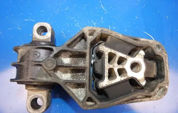 Mercedes-Benz CLA C117 X117 W117 Engine mount bracket A2462401209