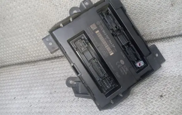 Audi A4 S4 B8 8K Comfort/convenience module 8K0907064P 8K0907461A