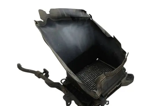 Audi Q7 4M Intercooler air channel guide 4M0121333 602485