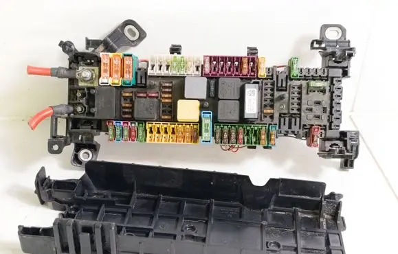 Mercedes-Benz B W246 W242 Fuse module A2465400040 A2465451340 A2465400240