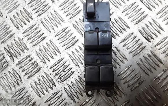 Nissan Navara Electric window control switch 254015X05C
