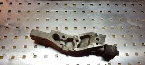Infiniti FX Engine mounting bracket