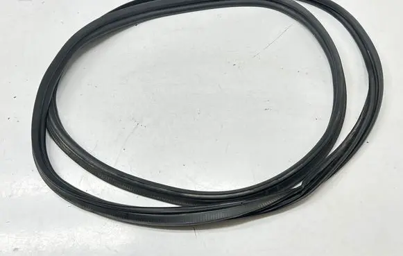 Nissan Pulsar Trunk rubber seal (body) 908303ZL0C