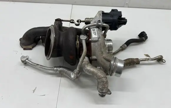 BMW 5 G30 G31 G38 Turbo 8631904