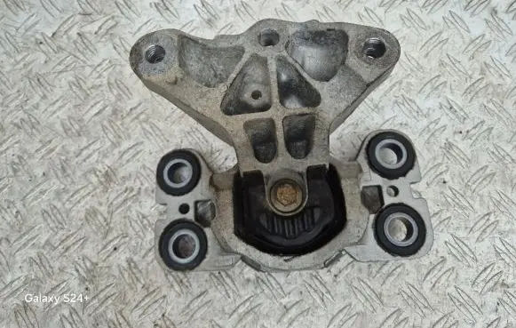 Volvo V60 Engine mount bracket 31401307