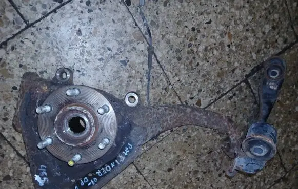 Nissan Pathfinder R51 Front wheel hub