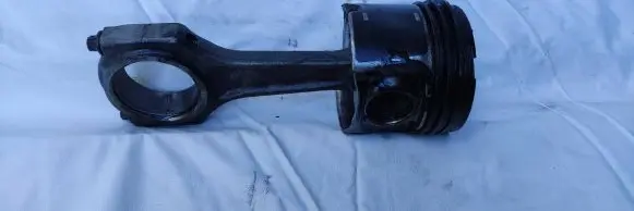 Jeep Cherokee III KJ Piston with connecting rod