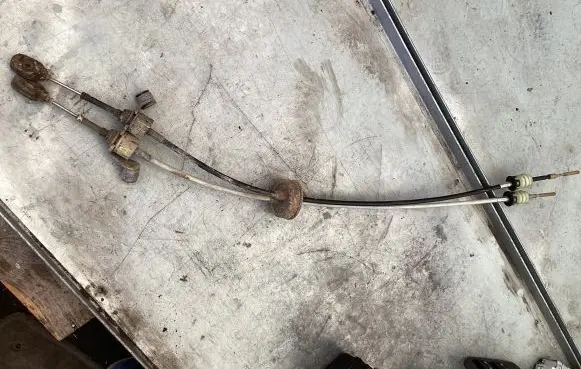 Gear shift cable linkage