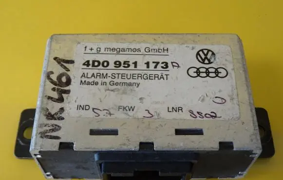 Audi A8 S8 D2 4D Alarm control unit/module 4D0951173