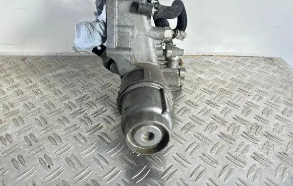 Oil filter mounting bracket