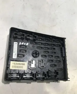 Volkswagen PASSAT B6 Fuse module 3C0937125