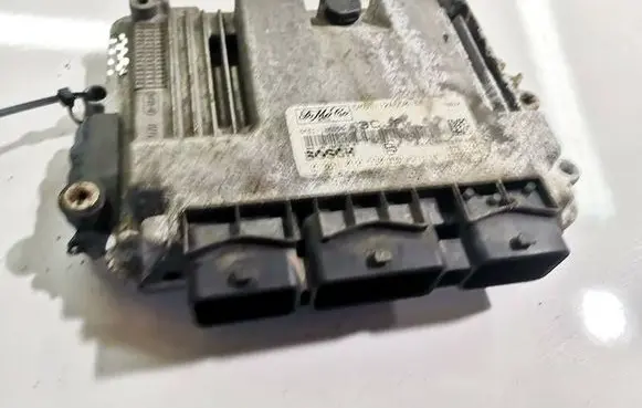 Mazda 3 I Engine control unit/module 5m6112a650ba