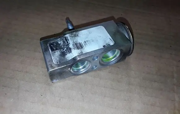 Dodge Nitro Air conditioning (A/C) expansion valve NOCODE