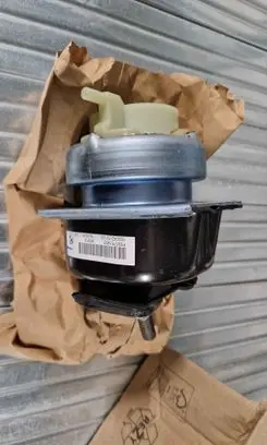 Engine mount bracket