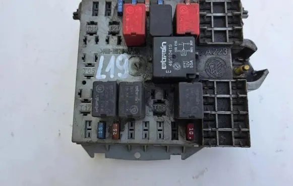 Volkswagen Caddy Fuse box set 46558759