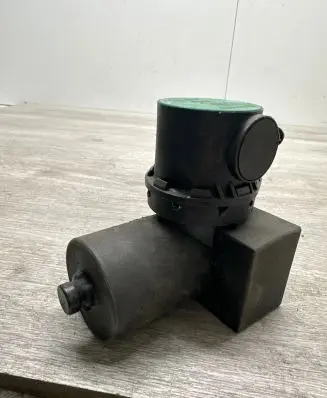 Volkswagen Golf II Central locking vacuum pump 443862257A