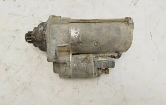 Volkswagen Golf IV Starter motor 02A911024B