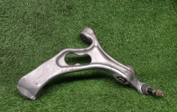 Volkswagen Touareg II Front lower control arm/wishbone 7P0407151E