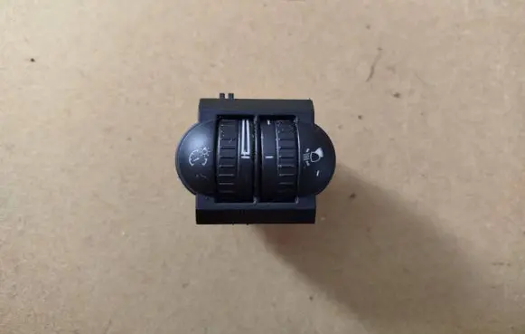 Volkswagen Golf V Headlight level height control switch 1K0941333