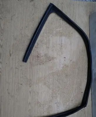 Nissan Juke II F16 Rubber seal front door window/glass 803306PA0A