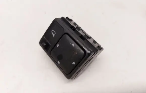 Nissan Pathfinder R51 Wing mirror switch