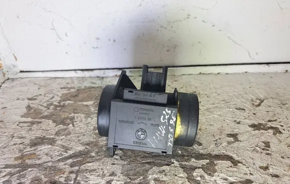 BMW 5 E39 Mass air flow meter 2246084 72218400