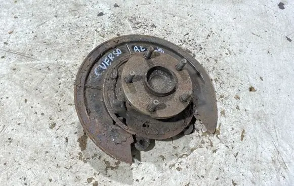 Toyota Corolla Verso AR10 Rear wheel hub spindle/knuckle 