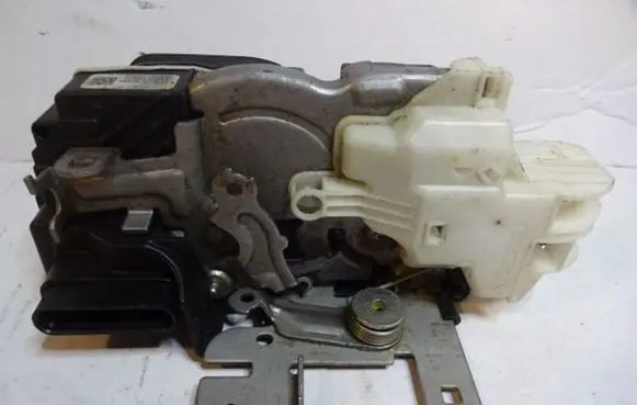 Volvo V40 Front door lock