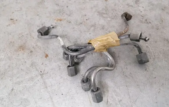 KIA Sportage Fuel injector supply line/pipe 