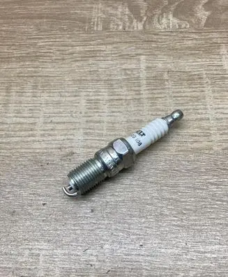 Renault Twingo I Spark plug 7700500108
