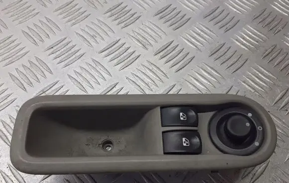 Renault Twingo II Front door window switch trim 8200441110