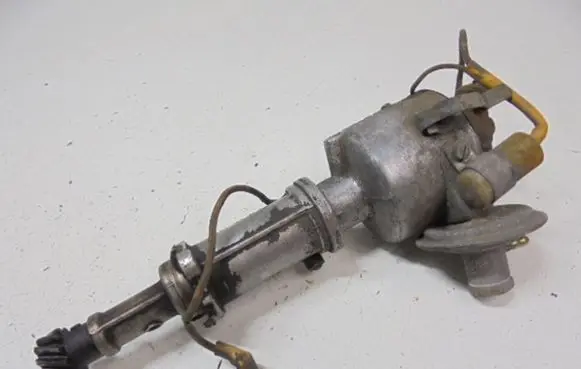 Skoda Favorit (781) Ignition distributor 443213204