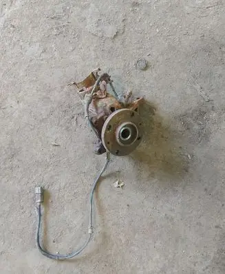 Citroen Xsara Picasso Front wheel hub