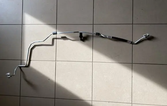 BMW M6 Air conditioning (A/C) pipe/hose 9218929