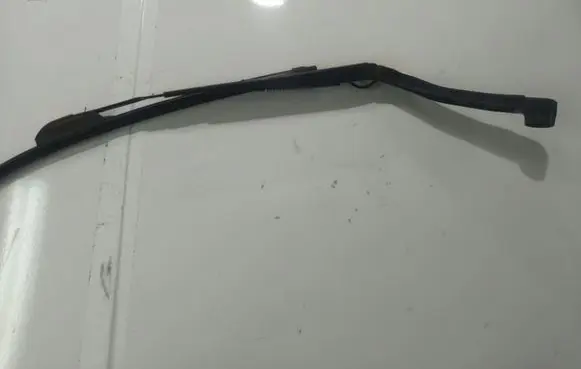 Opel Insignia A Front wiper blade arm 