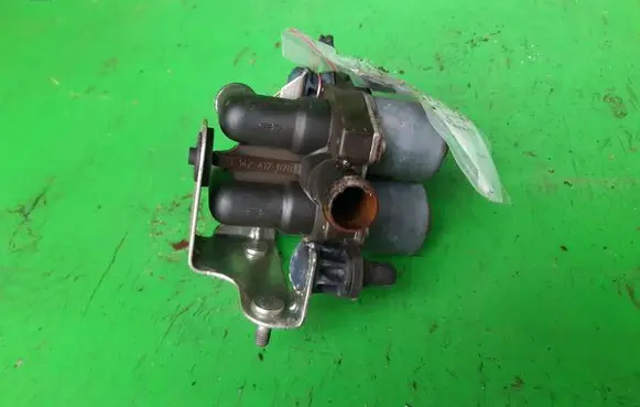 Mercedes-Benz C W202 Turbo solenoid valve 1147412078