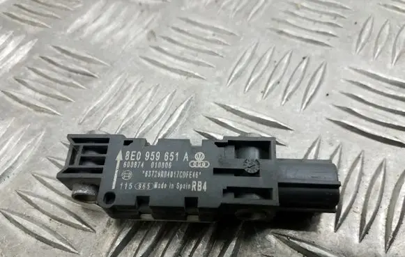 Audi A4 S4 B6 8E 8H Airbag deployment crash/impact sensor 8E0959651A