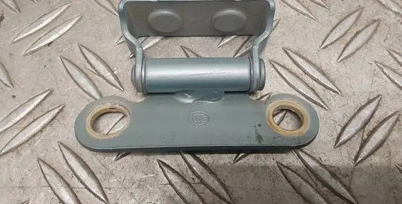 Tailgate/trunk/boot hinge